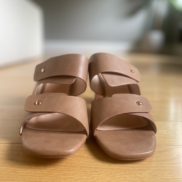 Verali Slide Heels, Tan, Leather,  NWOT - Picture 3 of 4